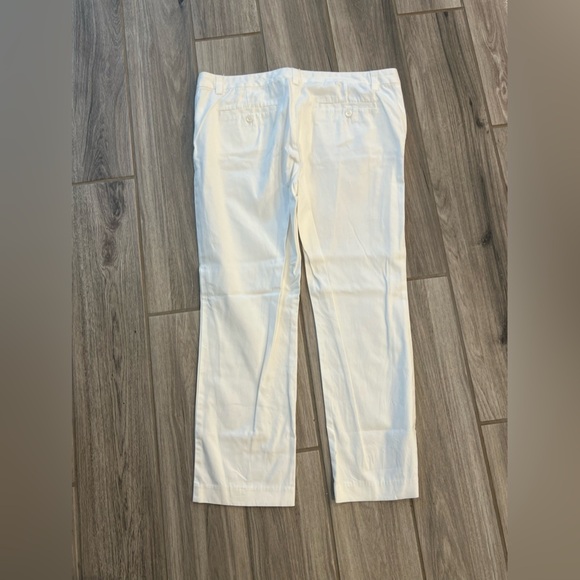Like New Old Navy size 10 Mid-rise white Capri pants no signs wear or stains - Picture 9 of 10